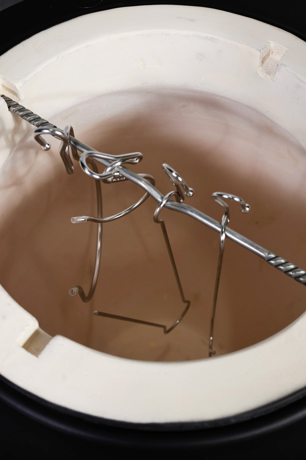 Tandoor izolat Sarmat culoare gri cu capac rabatabil