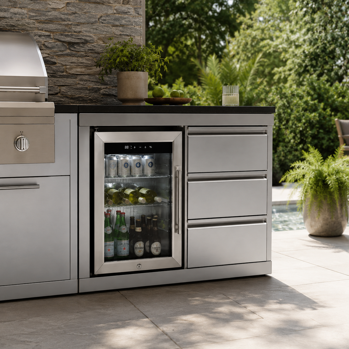 Modul pentru bucătărie de exterior din inox, cu blat din cuarț, dulap cu frigider și 3 sertare
