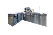 Bucătărie outdoor în L din inox cu grătar, frigider, chiuvetă și blat Quartz